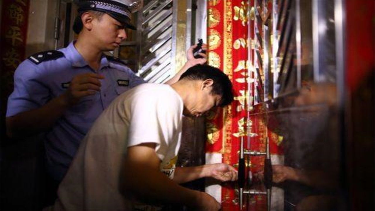 荆州请开锁师傅开了锁后，师傅为什么一般都不进门，就算主人请也不进去？